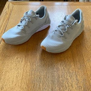 NOBULL- Women’s Grey RIPSTOP Runner. Barely worn. Come with bonus pair of laces
